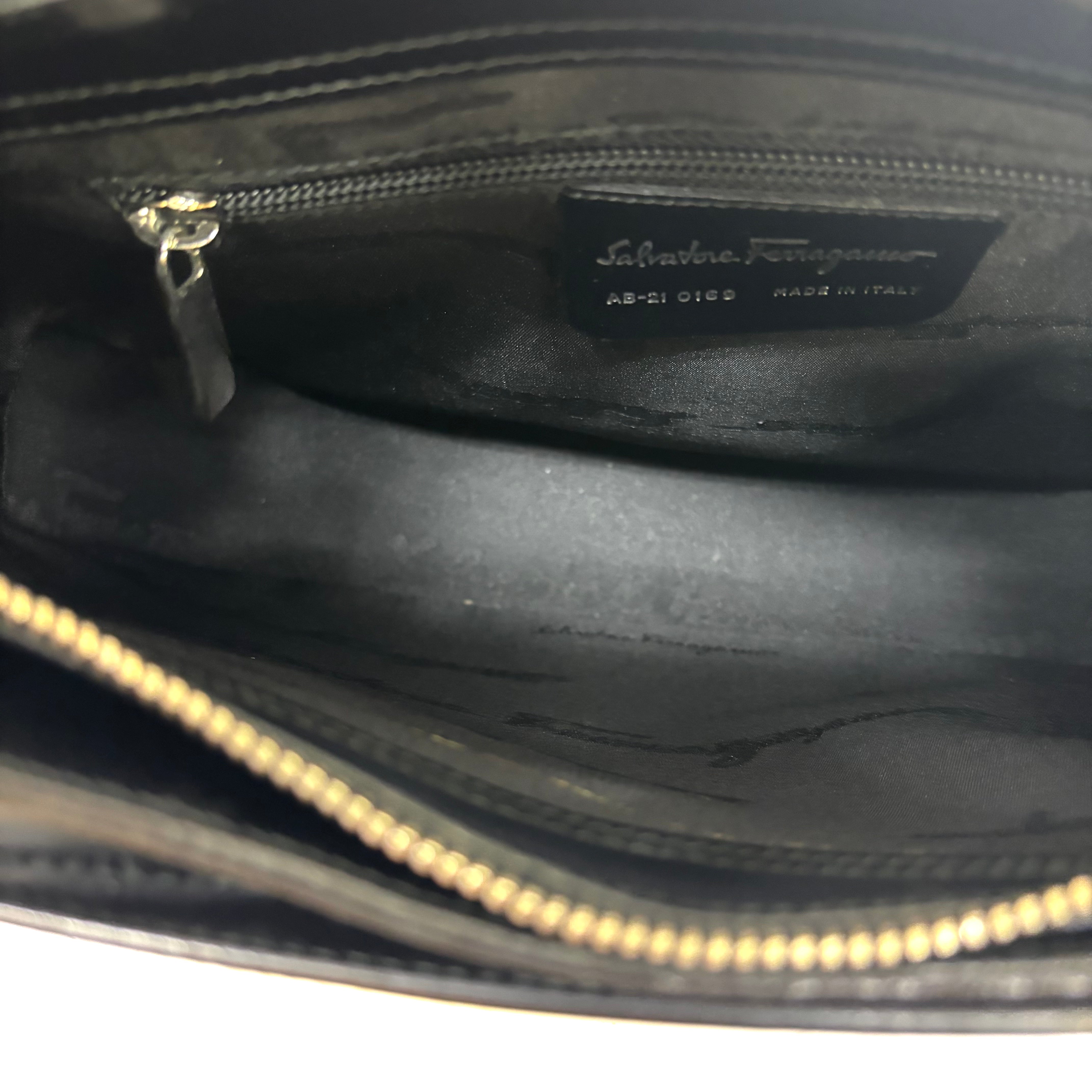 Ferragamo ガンチーニ(バッグ)ショルダーバッグ 黒 シルバー金具 image 10