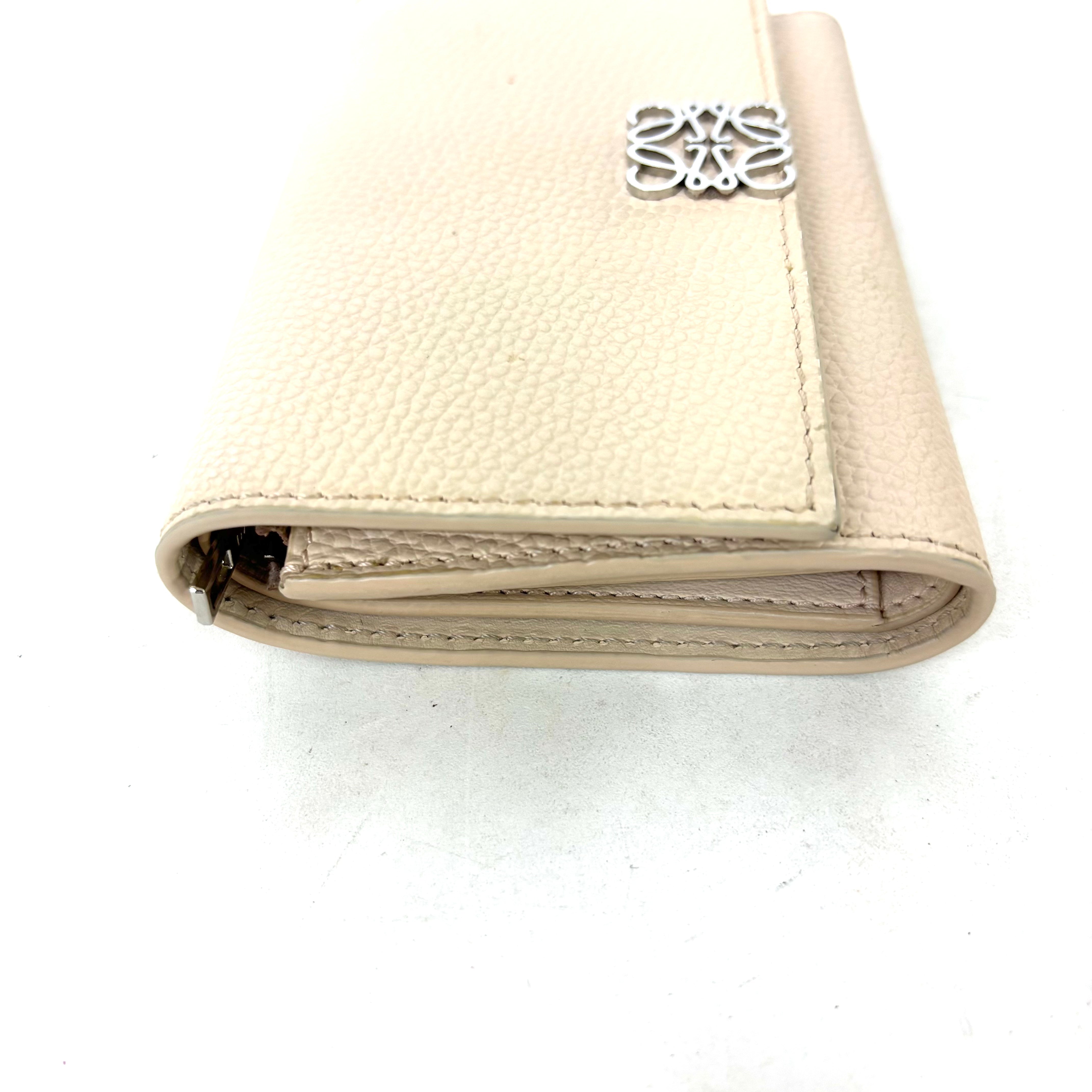 ＬＯＥＷＥバーティカルウォレット スモール ペブルグレインドカーフ ライトゴースト  image 3
