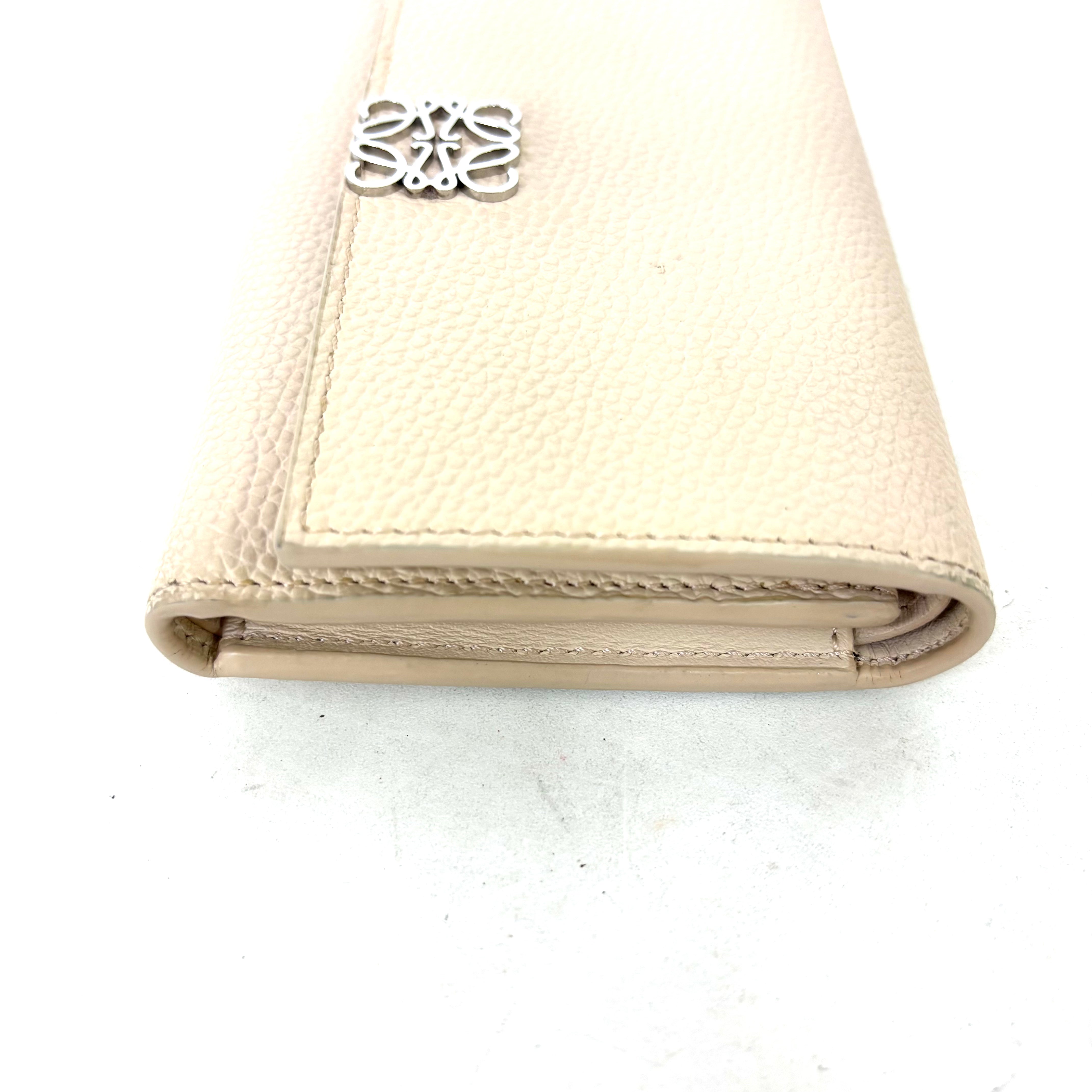 ＬＯＥＷＥバーティカルウォレット スモール ペブルグレインドカーフ ライトゴースト  image 4