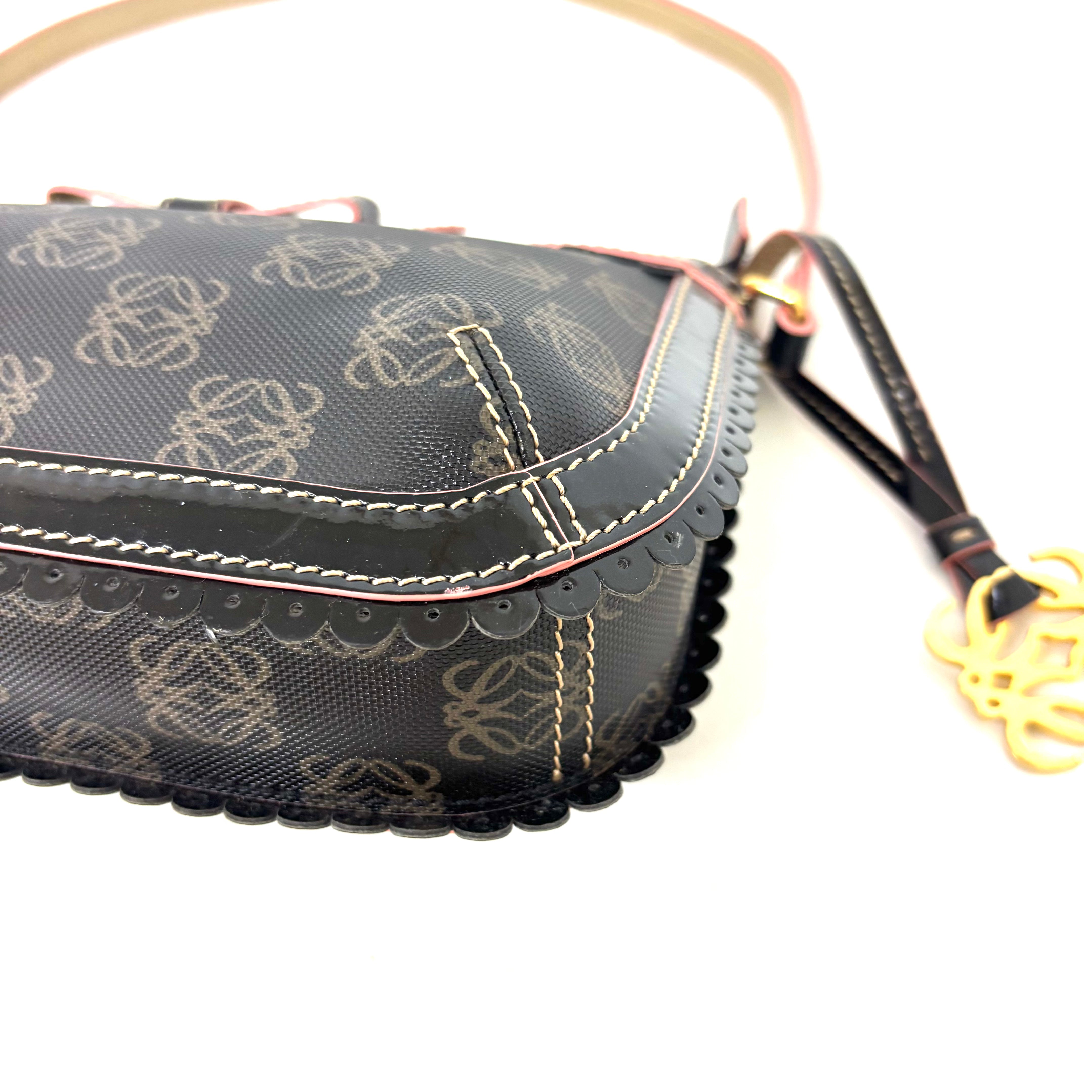 ＬＯＥＷＥ  バッグアナグラム ワンショルダーバッグ image 4