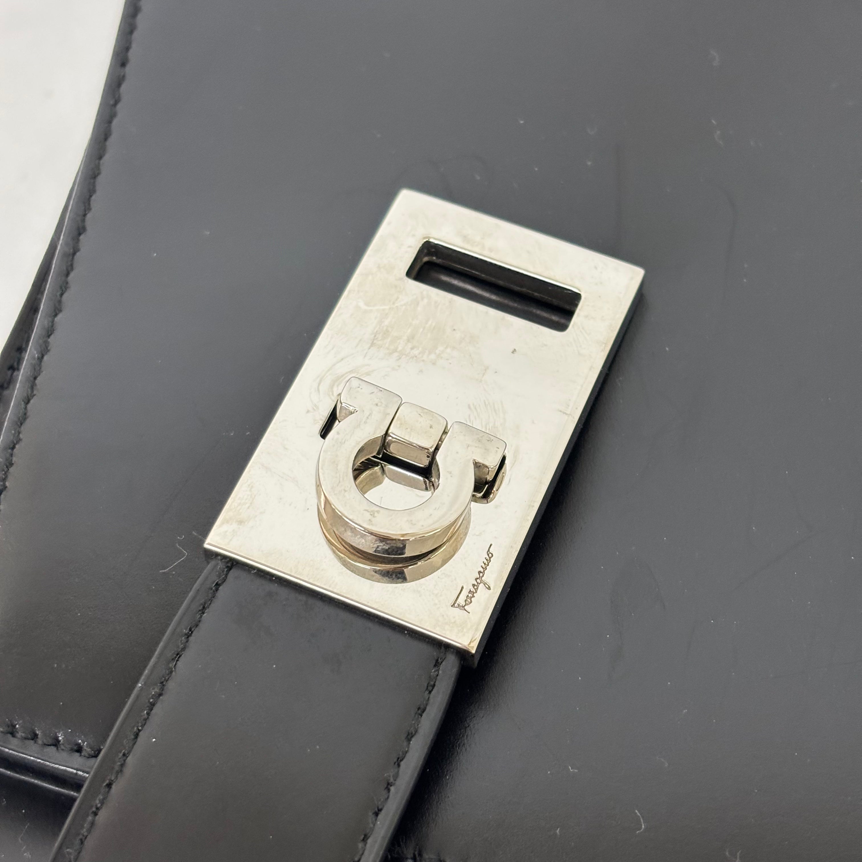 Ｆｅｒｒａｇａｍｏ ガンチーニ（バッグ）ショルダーバッグ 黒 シルバー金具 image 8