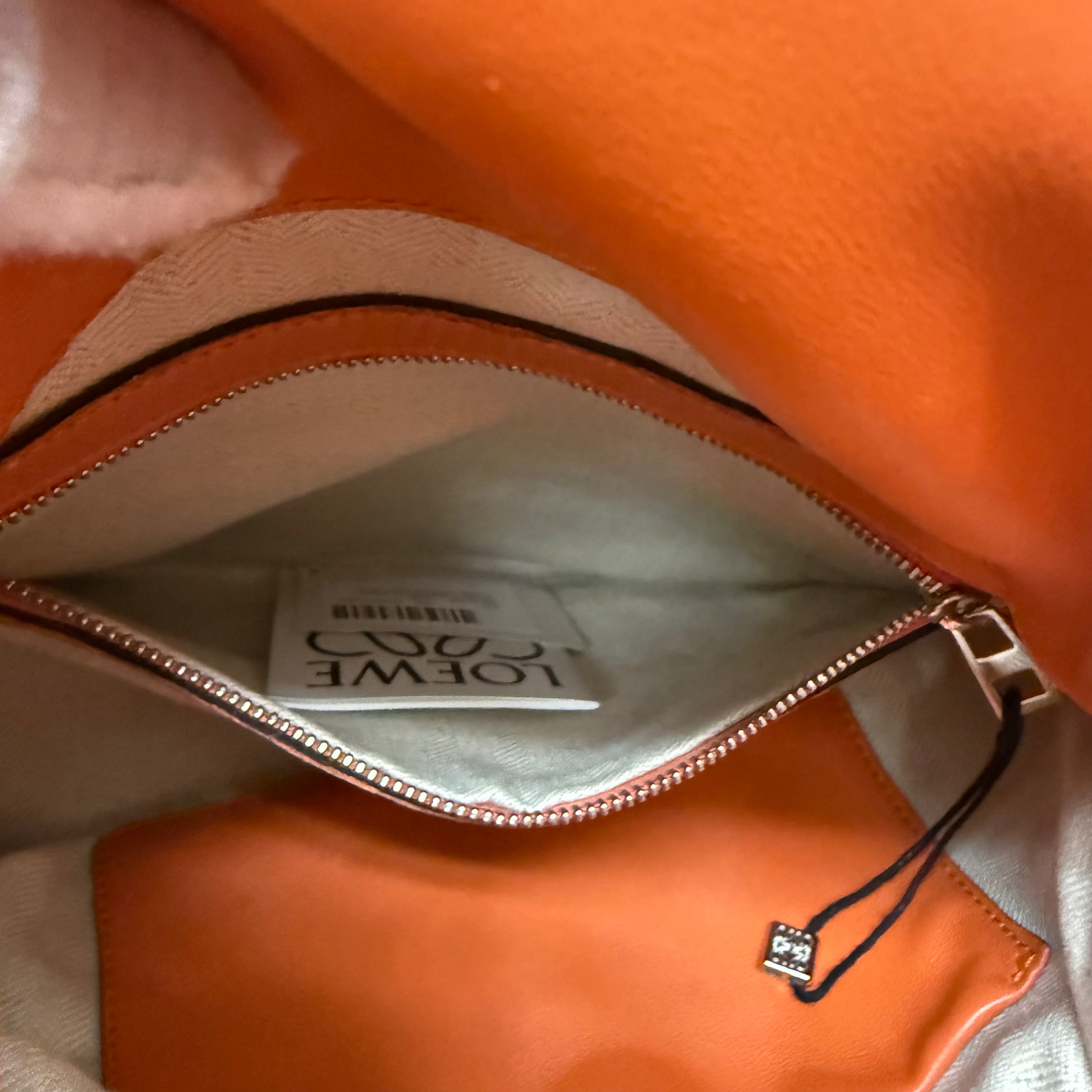 ＬＯＥＷＥ  レザー　ショルダーバッグ image 9