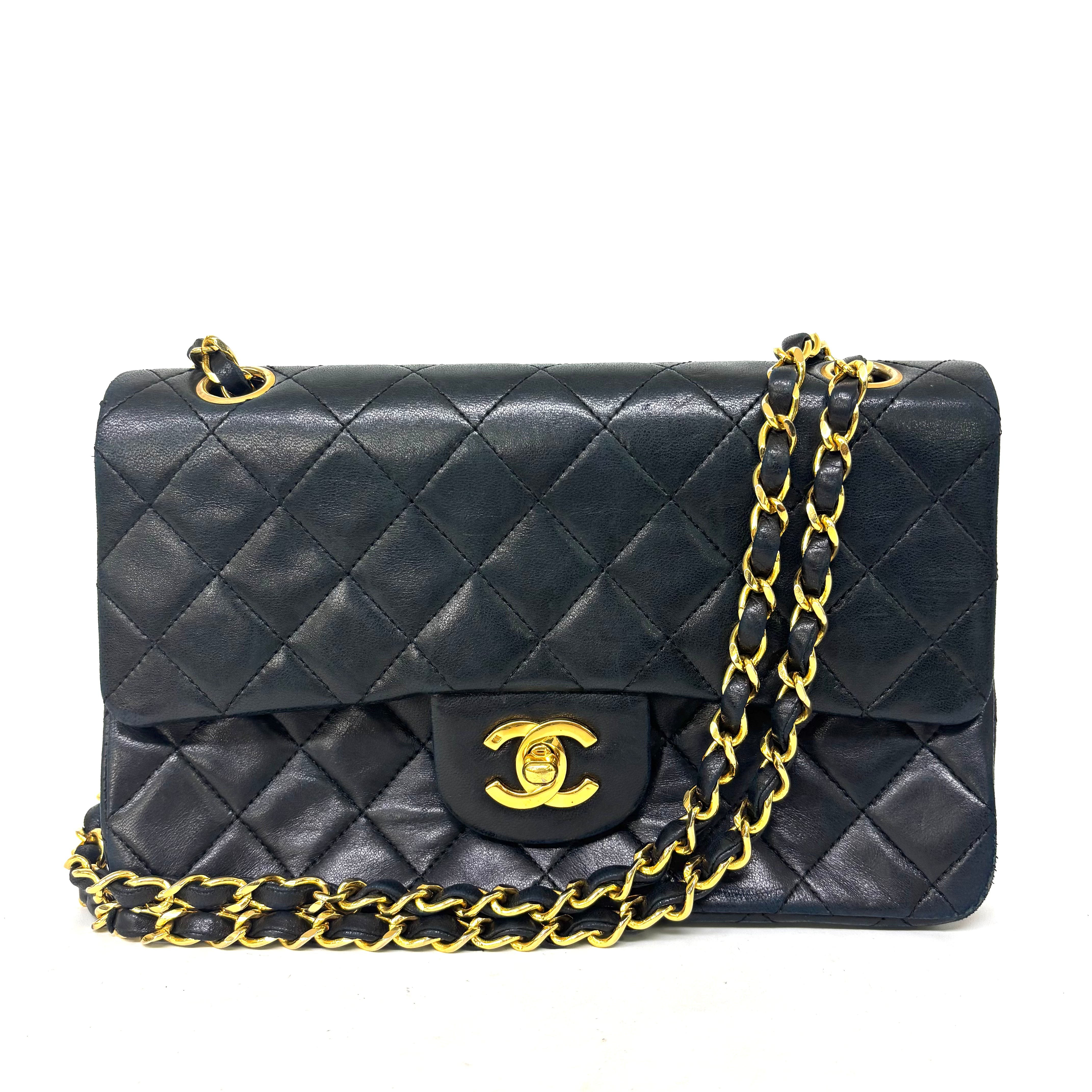 CHANEL　マトラッセ　チェーンショルダーバッグ image 1