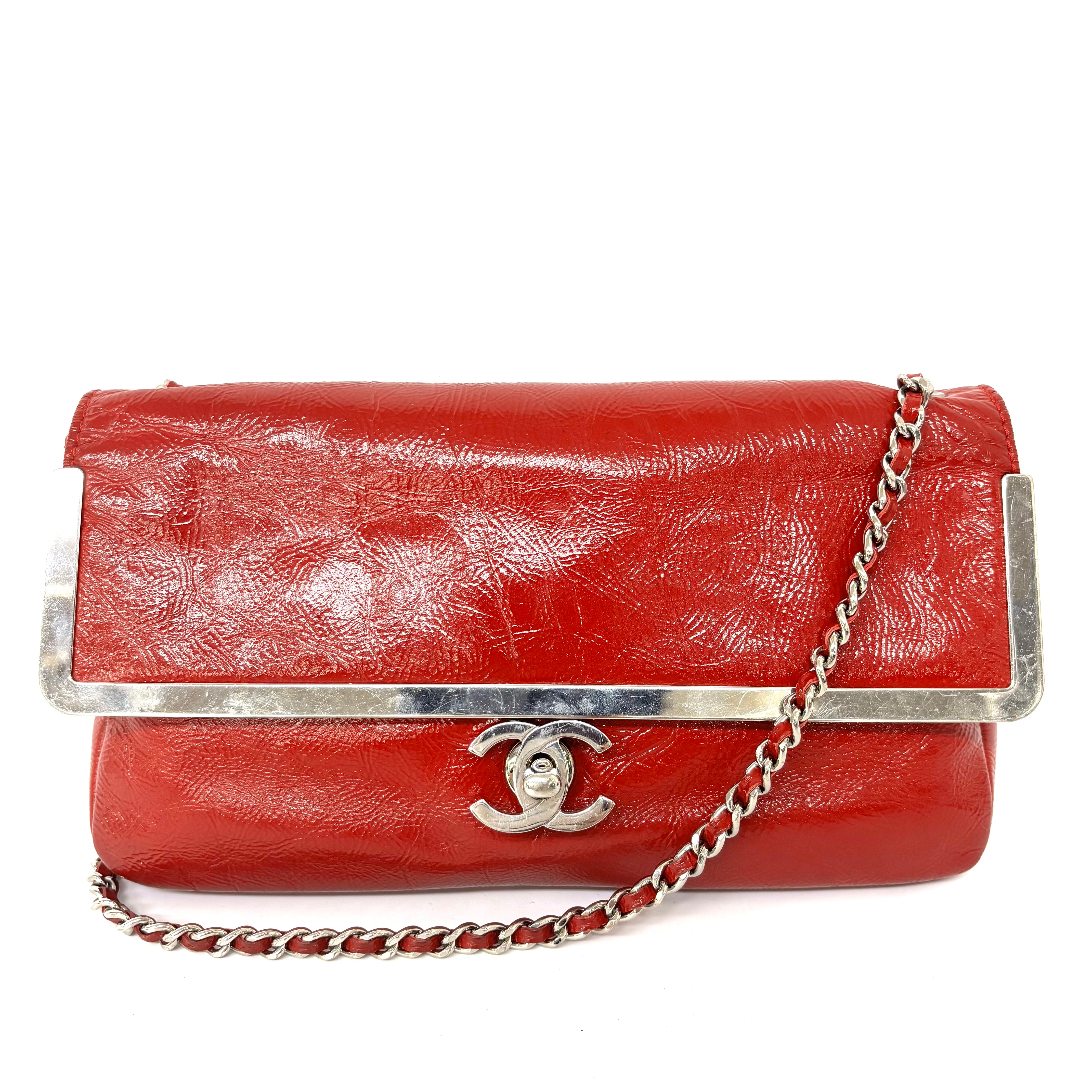 CHANEL　エナメル　ショルダーバッグ image 1