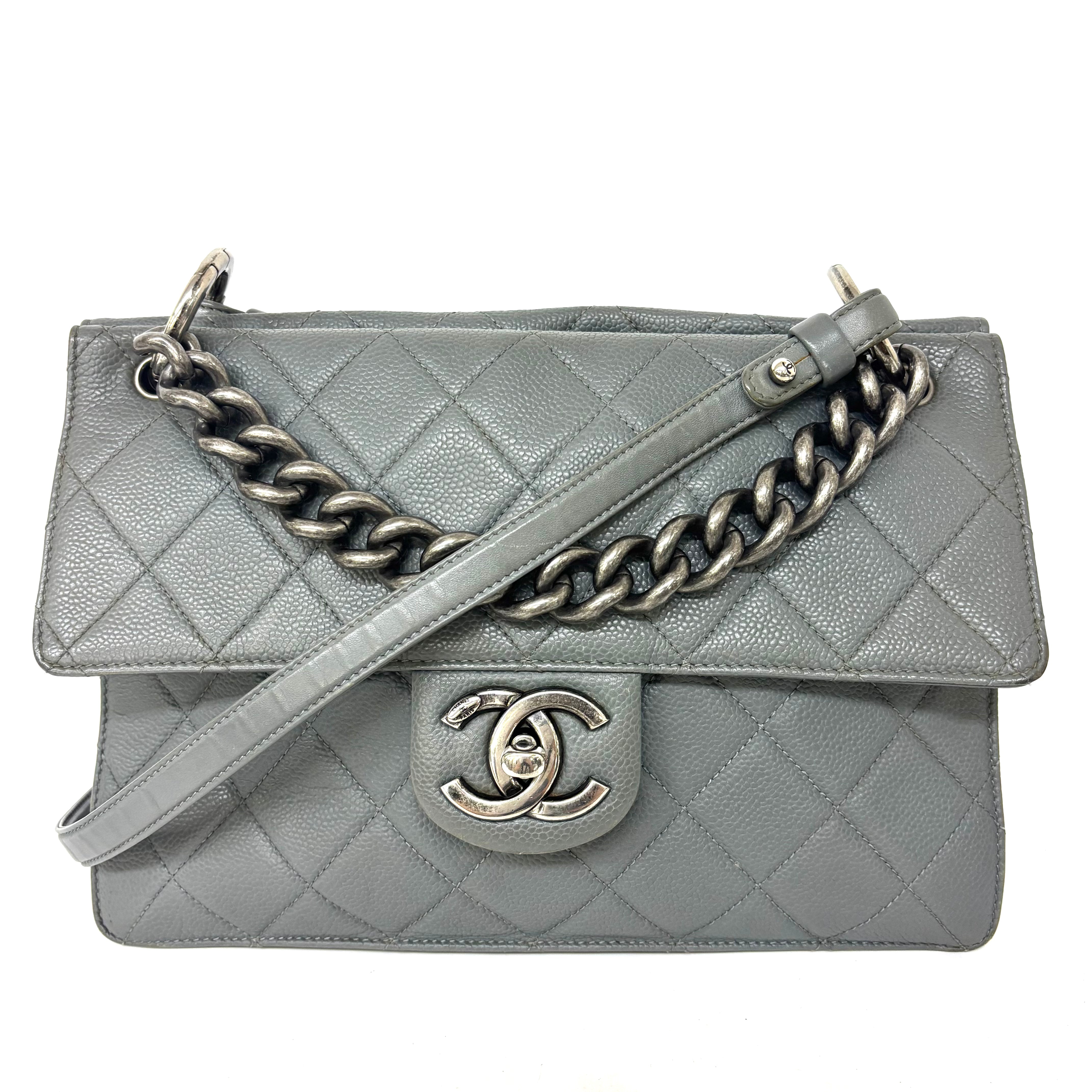 CHANEL　キャビアスキン　チェーンショルダーバック image 1