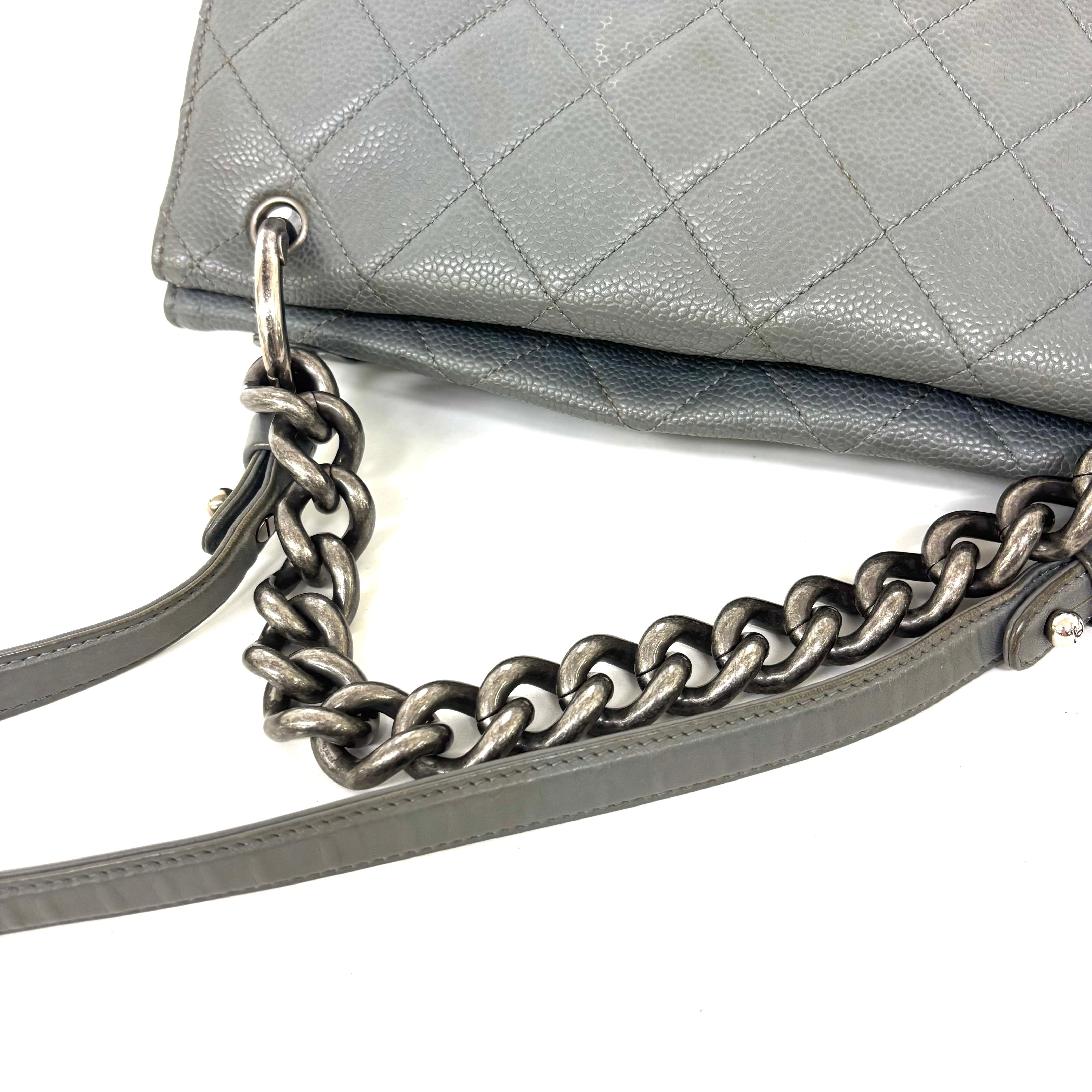 CHANEL　キャビアスキン　チェーンショルダーバック image 6