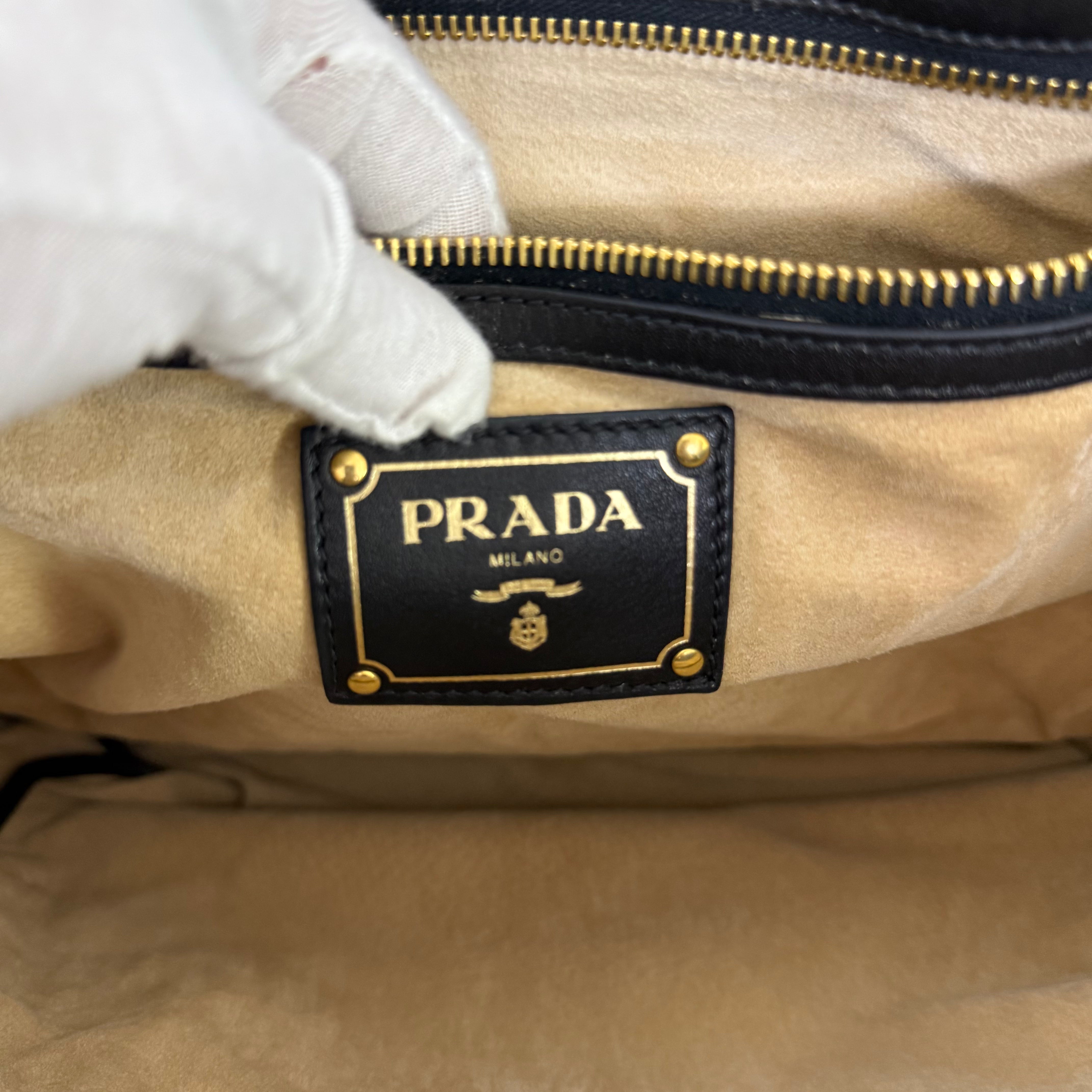 PRADA　レザー　トートバッグ image 9